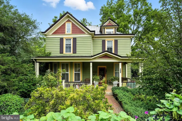 $799,900 | 802 South Blue Ridge Avenue, Culpeper, VA 22701