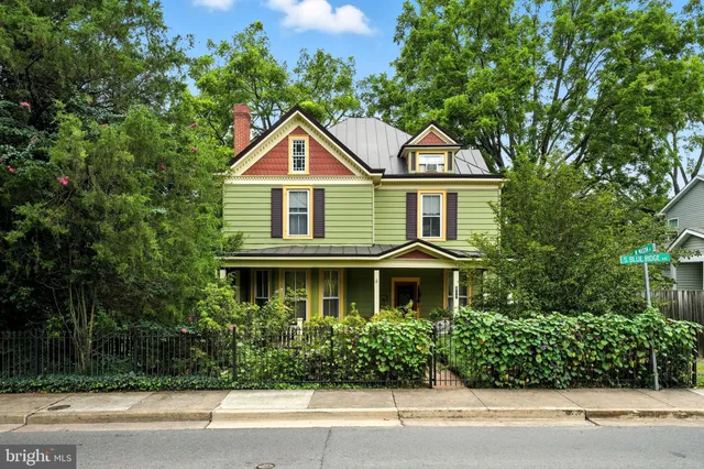 $799,900 | 802 South Blue Ridge Avenue, Culpeper, VA 22701