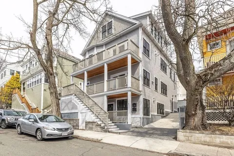 a view of a pathway along a building