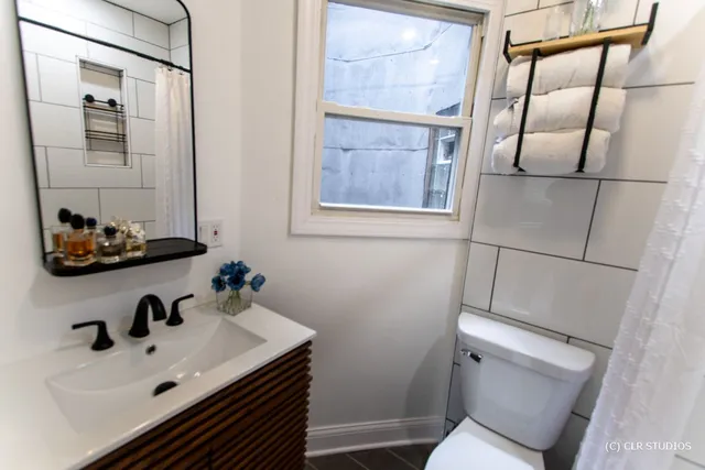 $2,500 | 2343 West Grenshaw Street, Unit 2, Chicago, IL 60612