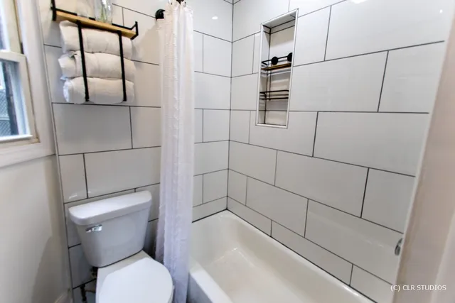 $2,500 | 2343 West Grenshaw Street, Unit 2, Chicago, IL 60612