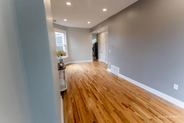 $2,500 | 2343 West Grenshaw Street, Unit 2, Chicago, IL 60612