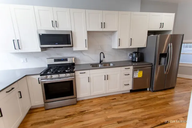 $2,500 | 2343 West Grenshaw Street, Unit 2, Chicago, IL 60612