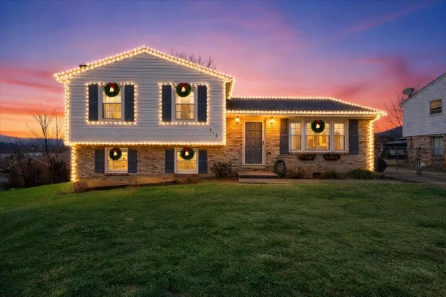 $315,000 | 616 Elmcrest Street Northeast, Roanoke, VA 24019