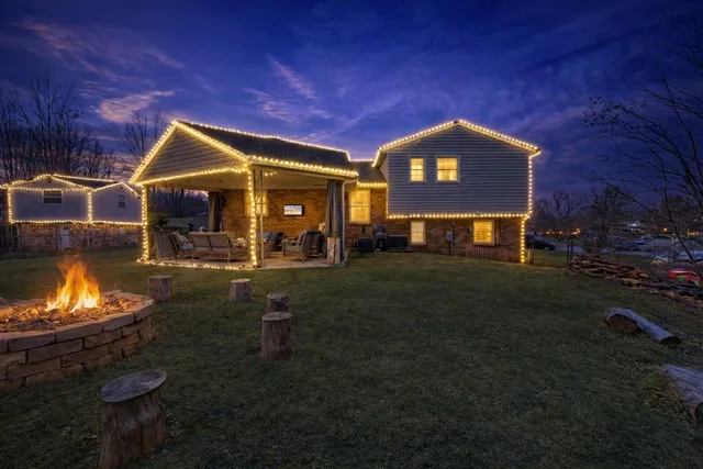 $315,000 | 616 Elmcrest Street Northeast, Roanoke, VA 24019