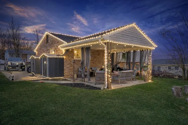 $315,000 | 616 Elmcrest Street Northeast, Roanoke, VA 24019