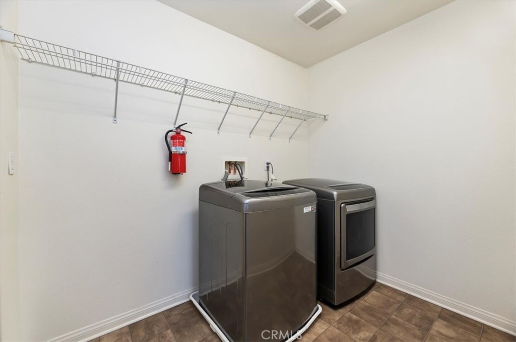 20583 Spring Street Riverside, CA 92507 - Photo 26 of 38 Laundry Room