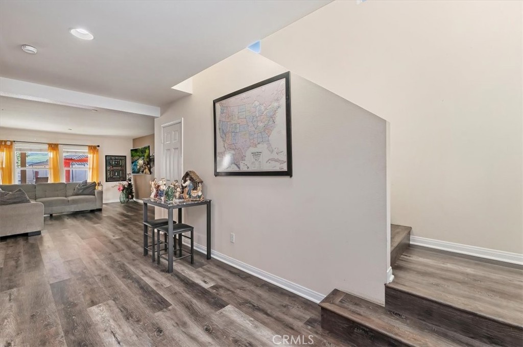 20583 Spring Street Riverside, CA 92507 - Photo 7 of 38 Foyer