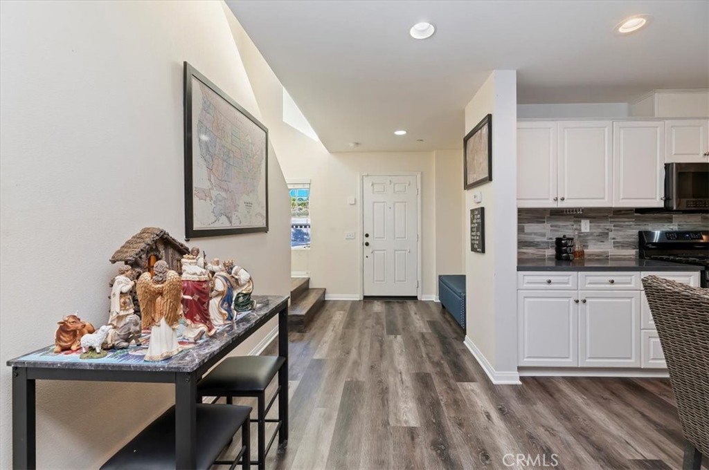 20583 Spring Street Riverside, CA 92507 - Photo 8 of 38 Foyer