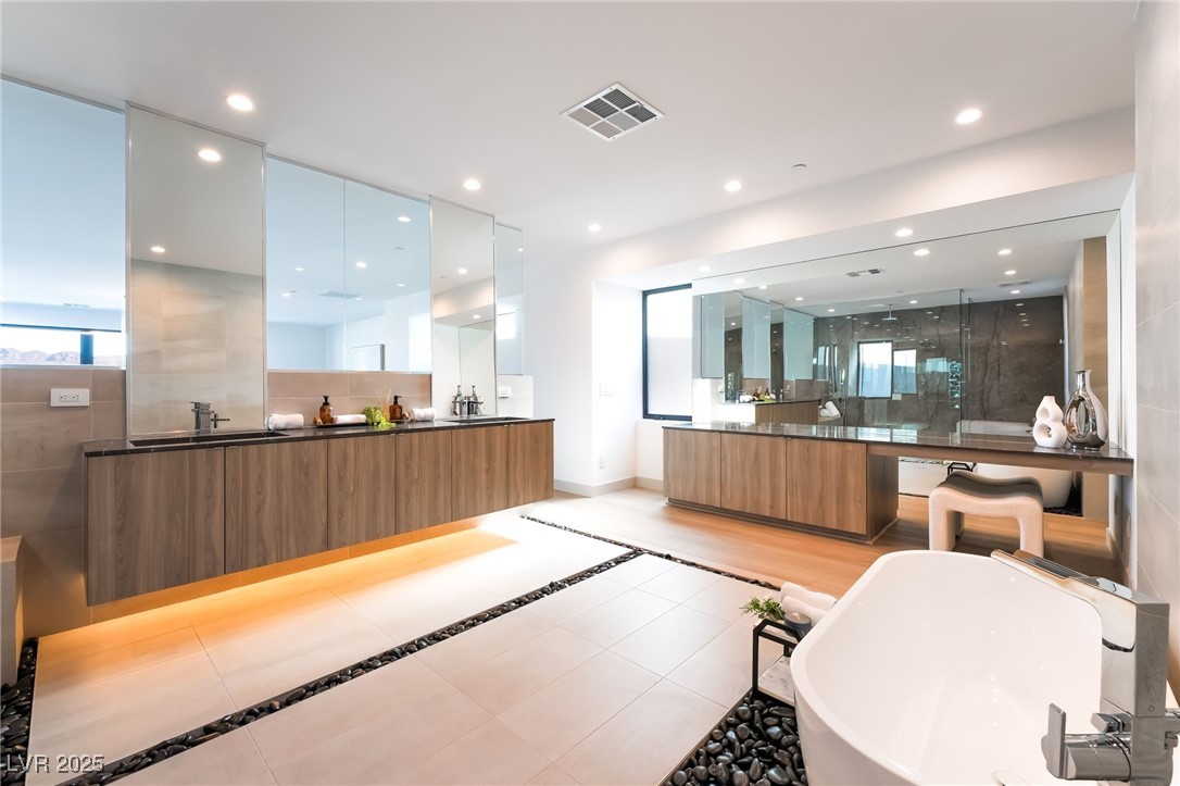 33 Falling Ridge Lane Henderson, NV 89011 - Photo 19 of 70