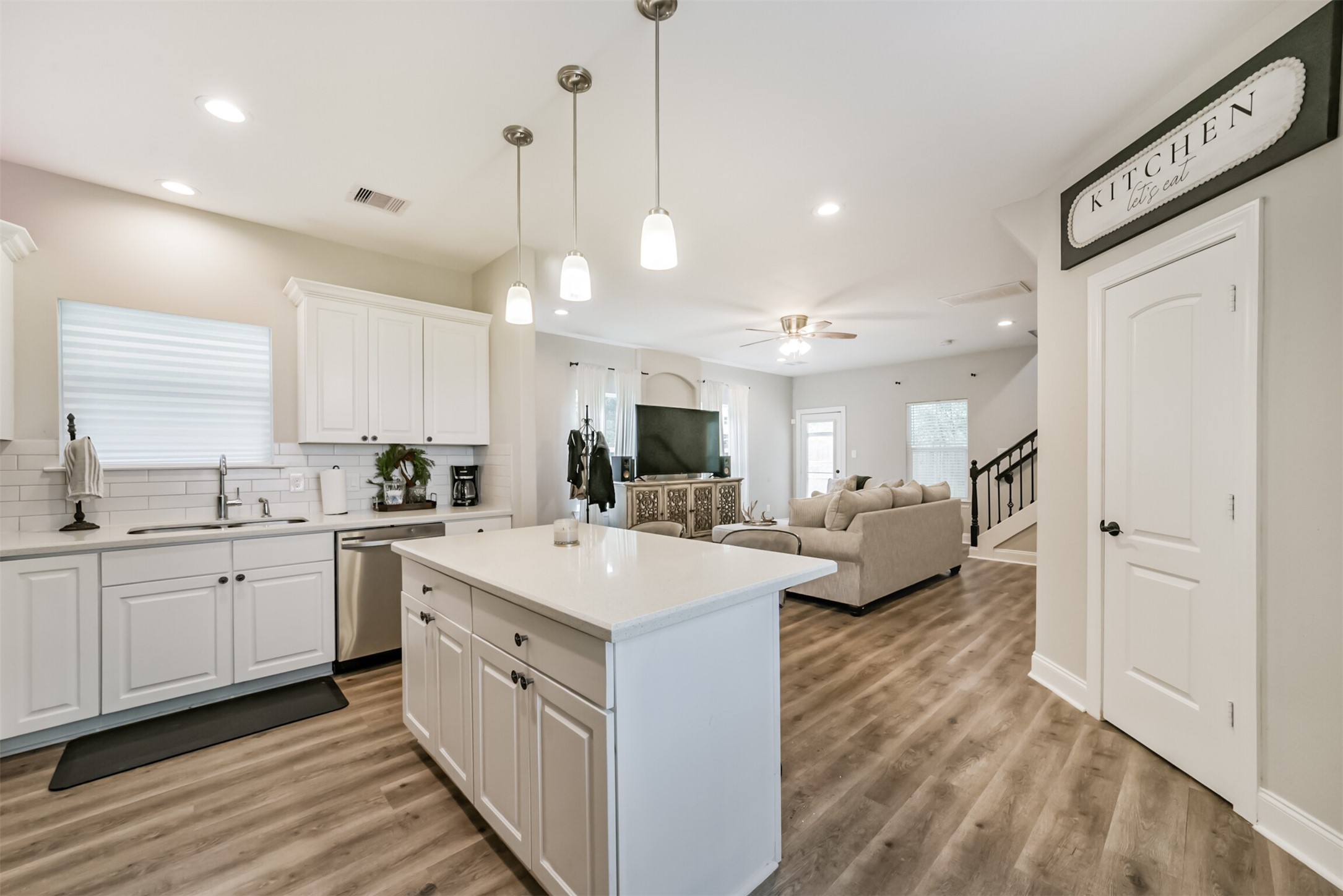 725 Magnolia Point Drive Huffman, TX 77336 - Photo 6 of 33