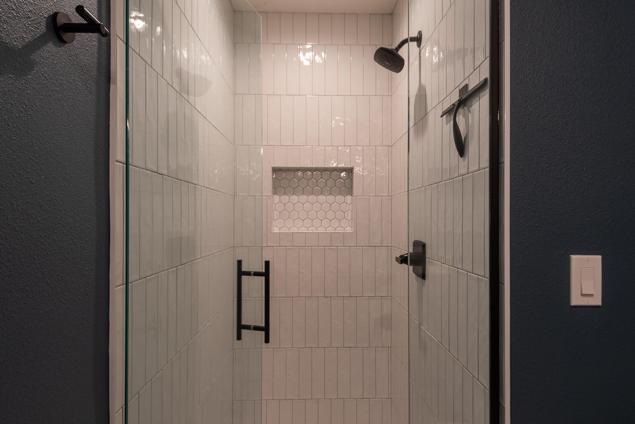 60012 West Ridgeview Drive Bend, OR 97702 - Photo 27 of 55 a bathroom with a shower