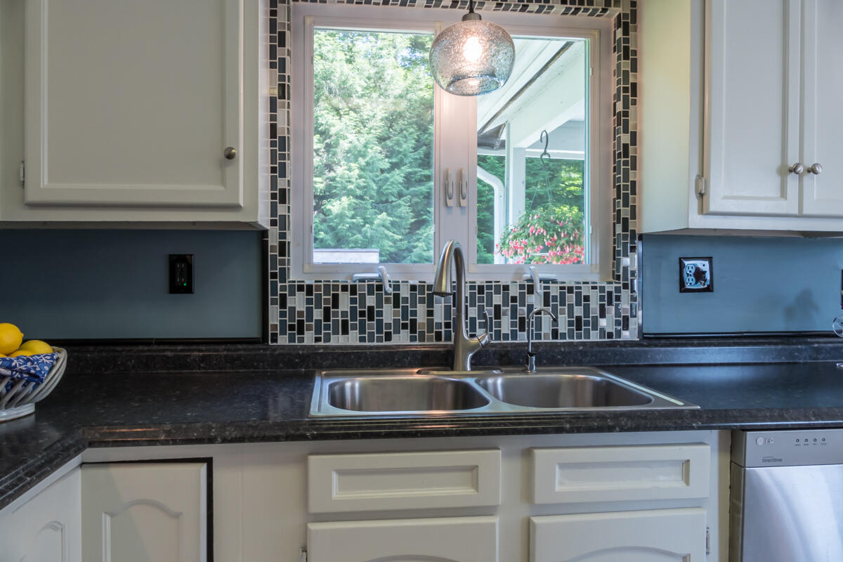 167 Hallowell Road Pownal, ME 04069 - Photo 7 of 61 18-Kitchen (4 of 5)
