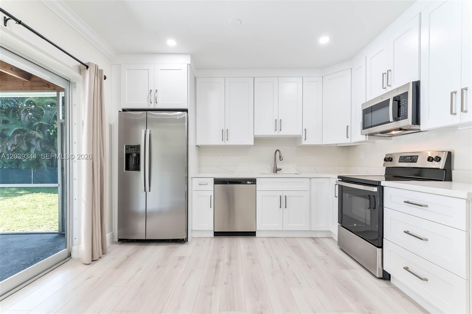 11527 Southwest 81st Road, Unit 11527 Pinecrest, FL 33156 - Photo 2 of 20