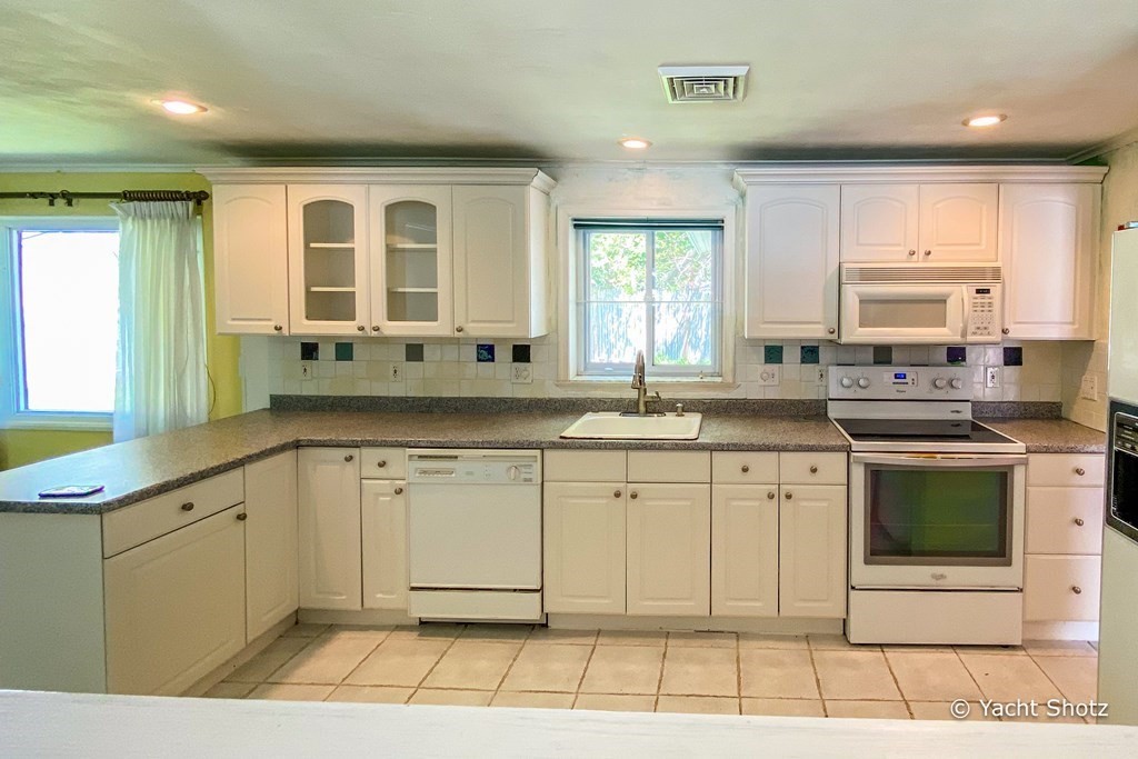 5 Trask Road Peabody, MA 01960 - Photo 3 of 28 Gallery Image 3