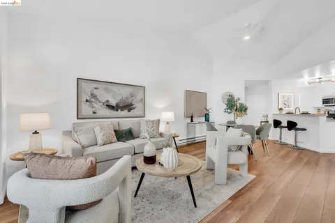 $515,000 | 260 Caldecott Lane, Unit 314, Oakland, CA 94618