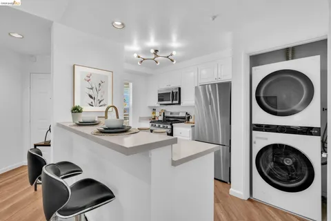 $515,000 | 260 Caldecott Lane, Unit 314, Oakland, CA 94618