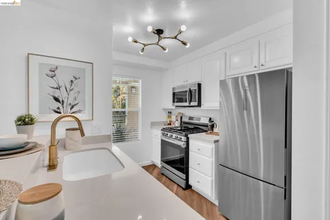 $515,000 | 260 Caldecott Lane, Unit 314, Oakland, CA 94618