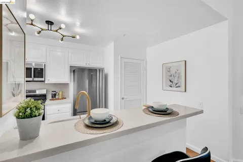 $515,000 | 260 Caldecott Lane, Unit 314, Oakland, CA 94618