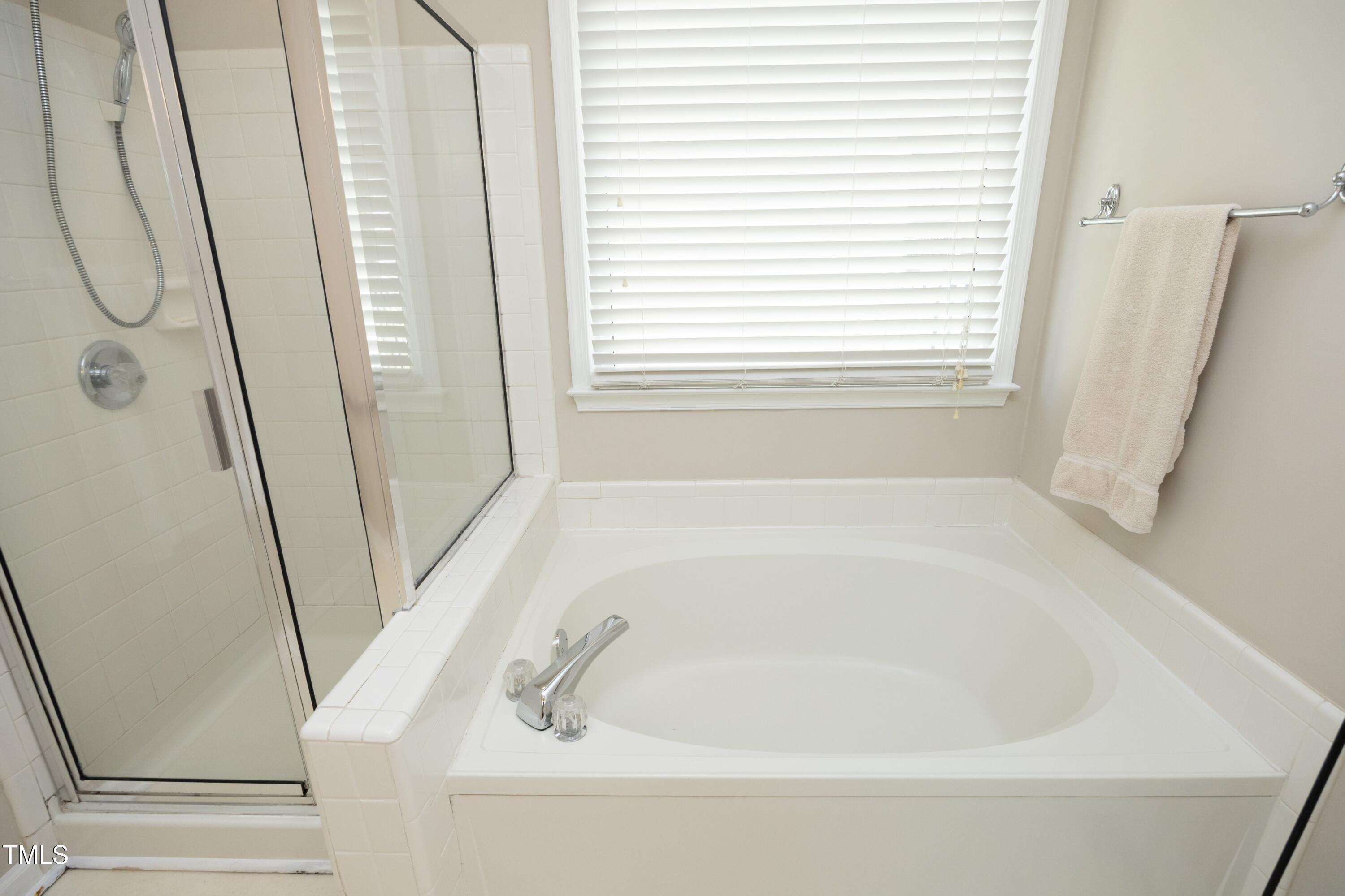 5513 Edgebury Road Raleigh, NC 27613 - Photo 18 of 34 17BathShower