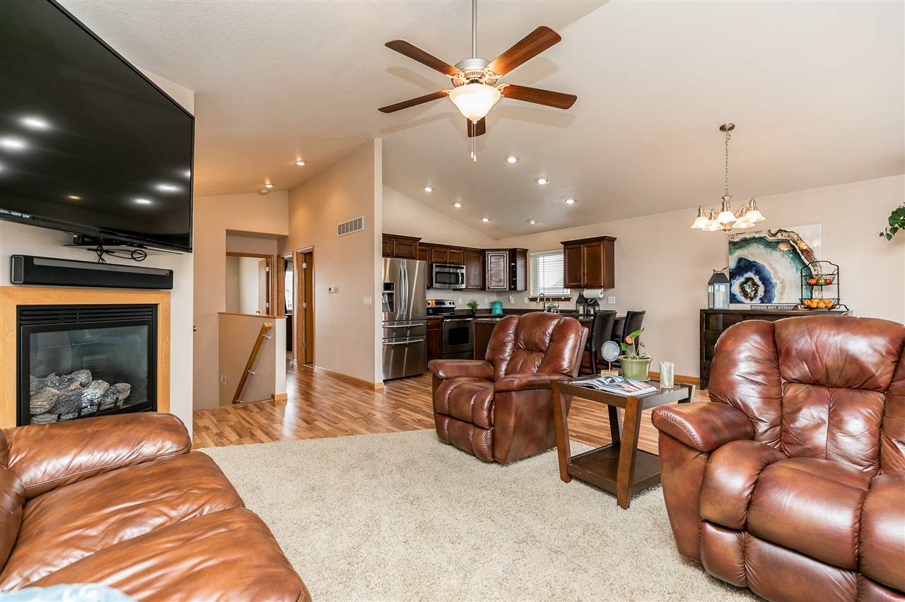 240 Old Oak Ridge Hills, IA 52235 - Photo 7 of 40 Gallery Image 7