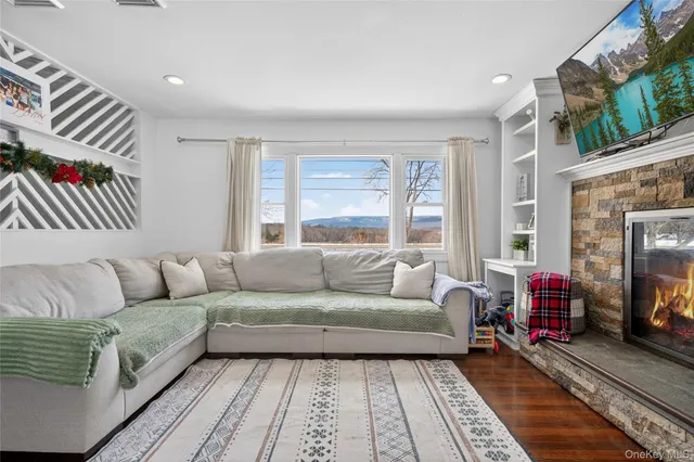 $549,999 | 1076 Hoagerburgh Road, Wallkill, NY 12589