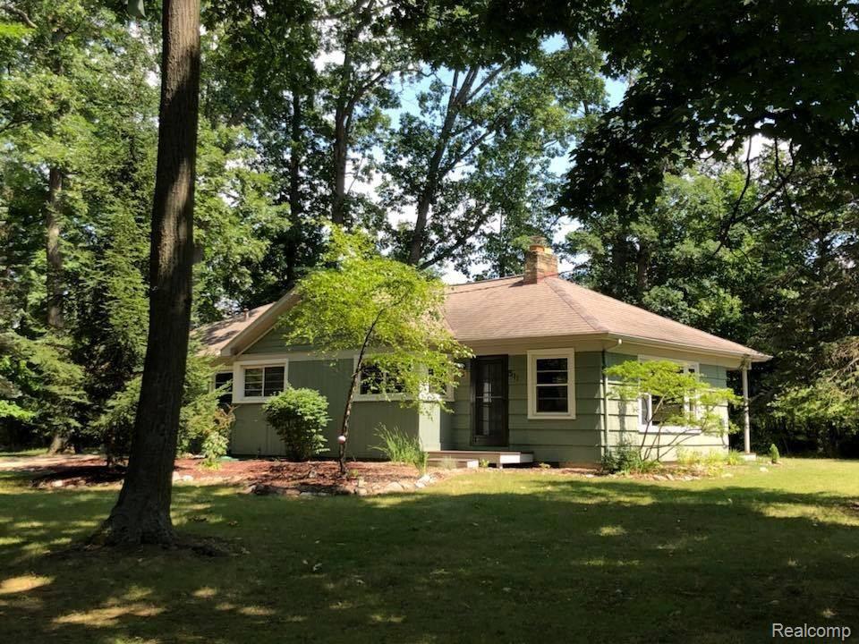 511 6th Street Fenton, MI 48430 - Photo 1 of 22 511 1.jpg