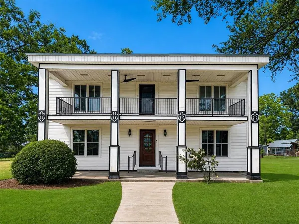 $305,000 | 401 West 1st Street, Iowa, LA 70647