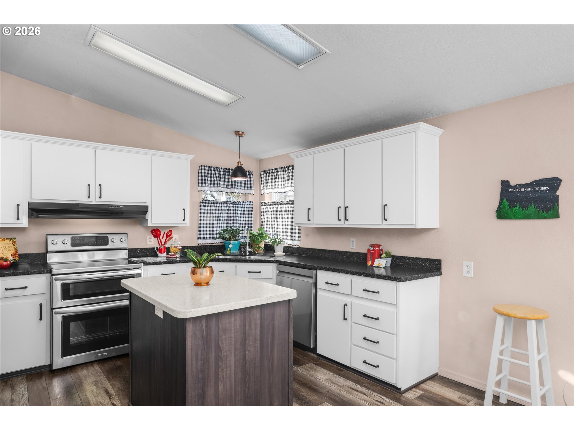 4055 Royal Avenue, Unit 93 Eugene, OR 97402 - Photo 13 of 39 Kitchen