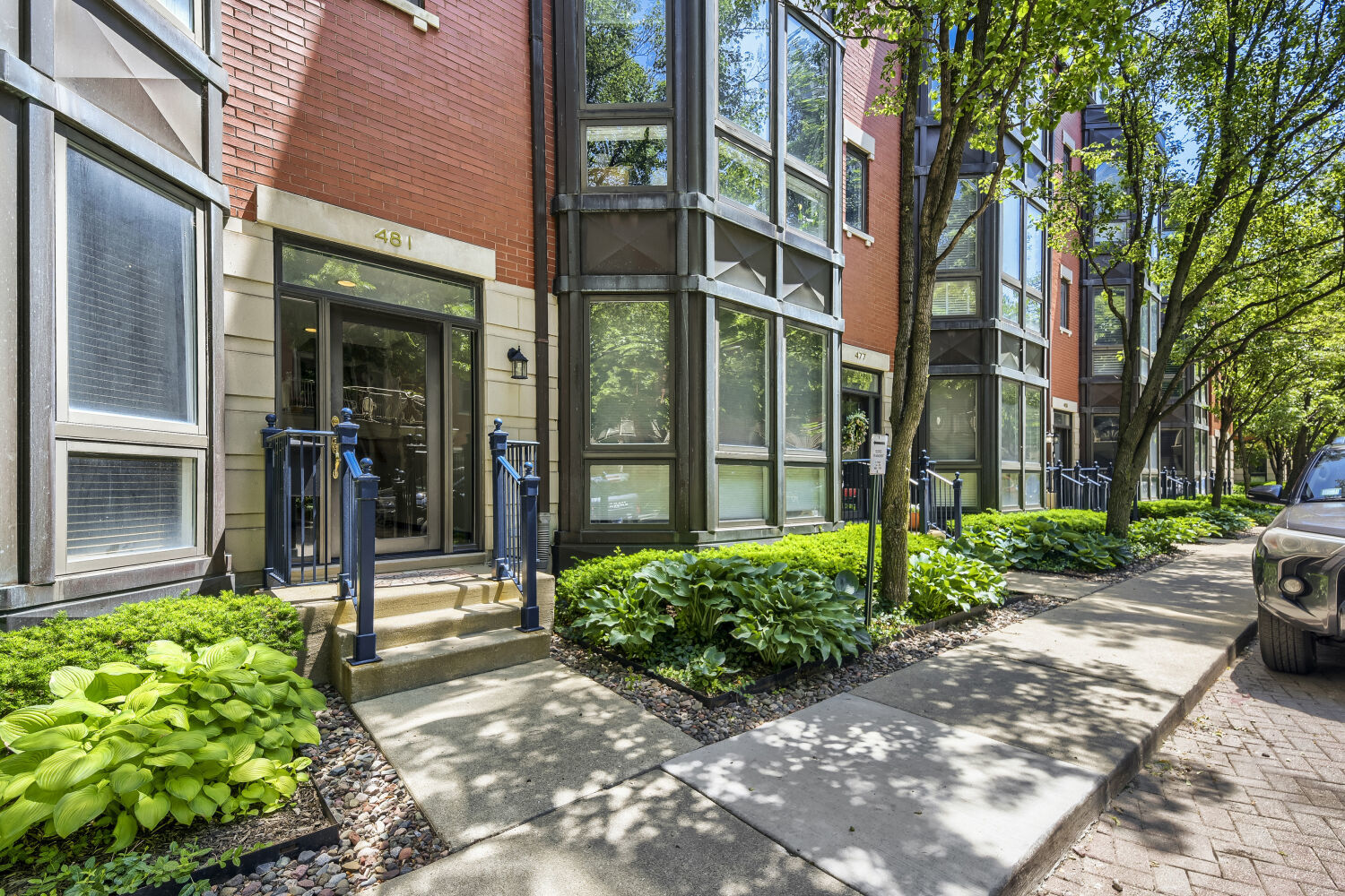 481 North Clinton Street Chicago, IL 60654 - Photo 2 of 34