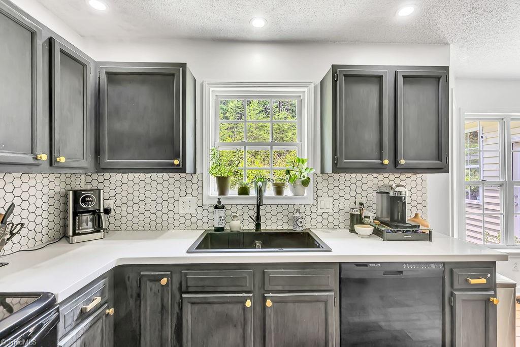 3403 Courtland Street High Point, NC 27265 - Photo 12 of 25