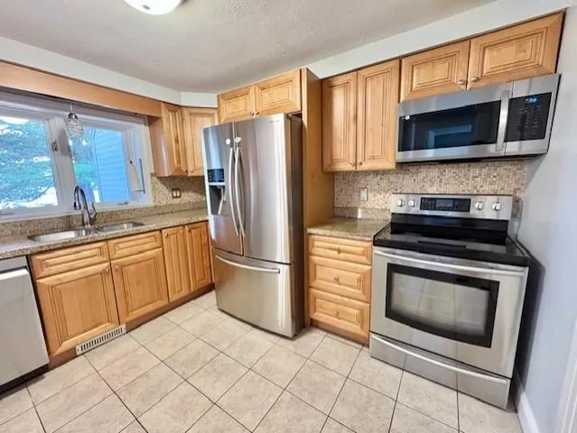 $420,000 | 5 Tsienneto Road, Unit 151, Derry, NH 03038