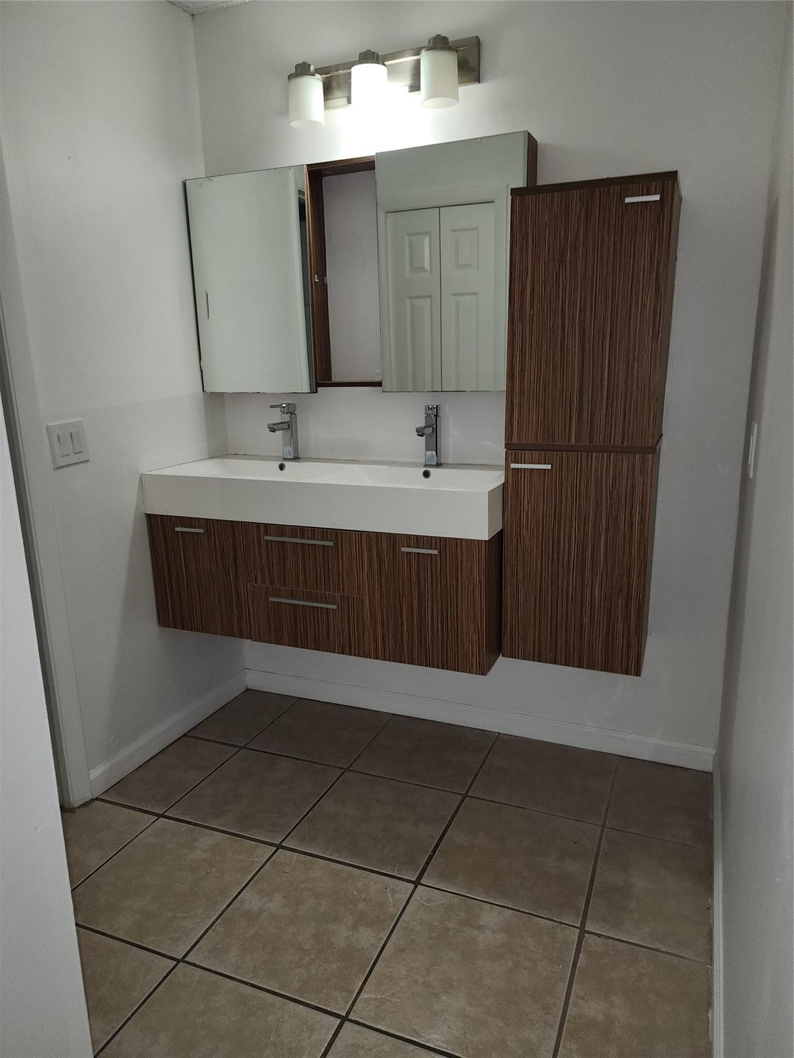 390 Racquet Club Road, Unit 204 Weston, FL 33326 - Photo 7 of 9 Photo 7