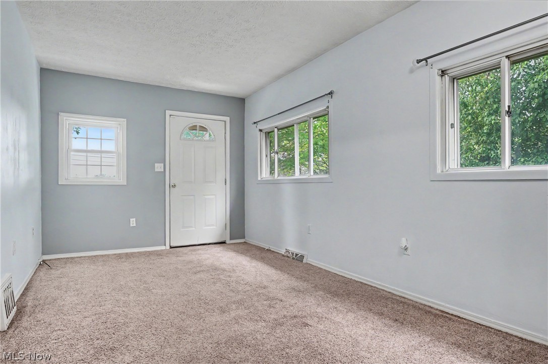 955 East Howe Road Kent, OH 44240 - Photo 6 of 41