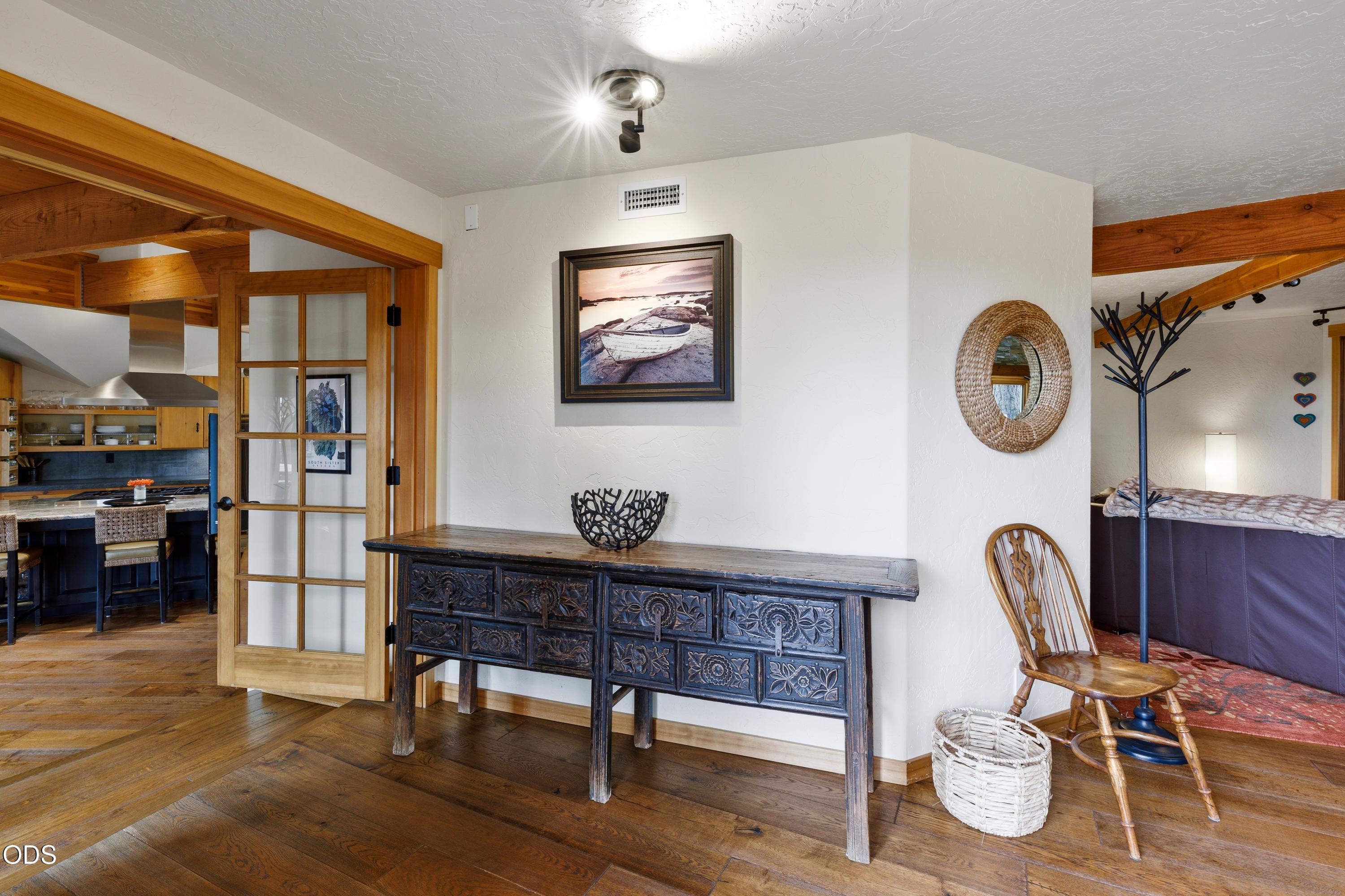63220 Johnson Road Bend, OR 97703 - Photo 5 of 60