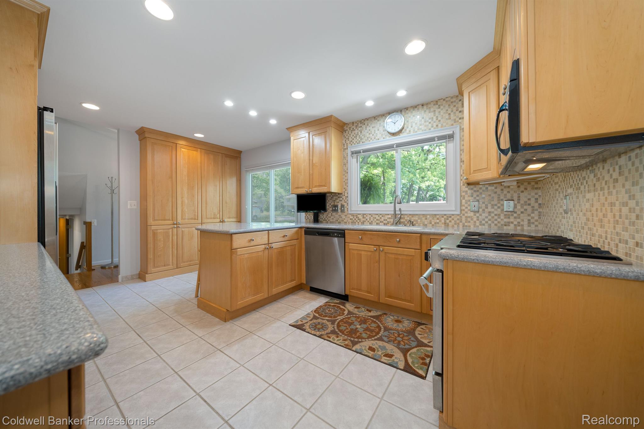 278 East Maryknoll Road Rochester, MI 48309 - Photo 6 of 44 Gallery Image 6