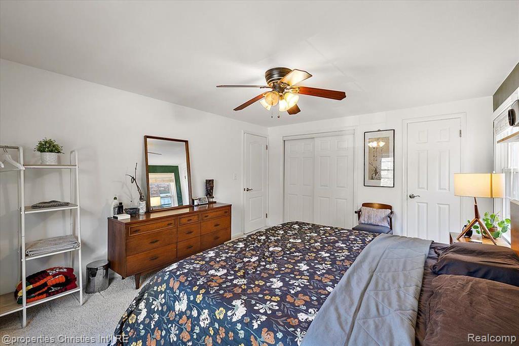 1683 Severn Road Grosse Pointe Woods, MI 48236 - Photo 27 of 47