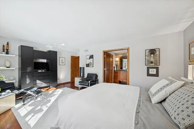 $799,000 | 447 Stratford Lane, Willowbrook, IL 60527