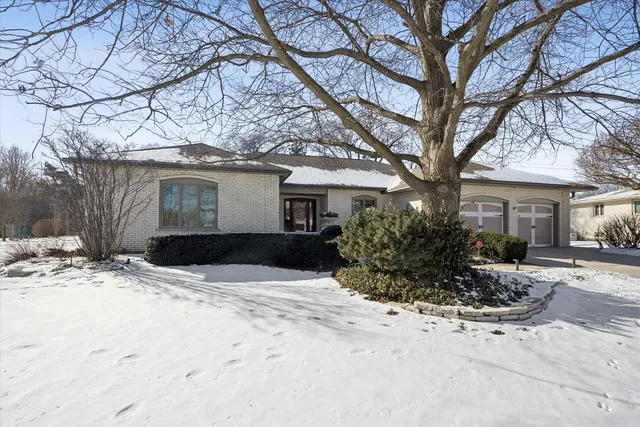 $799,000 | 447 Stratford Lane, Willowbrook, IL 60527