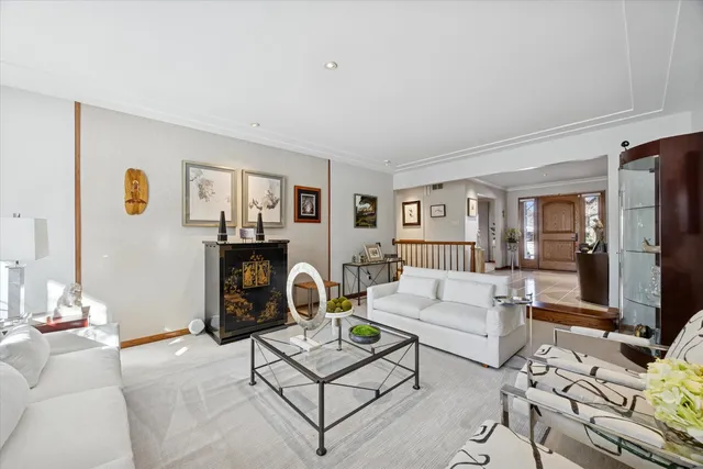 $799,000 | 447 Stratford Lane, Willowbrook, IL 60527