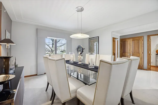 $799,000 | 447 Stratford Lane, Willowbrook, IL 60527