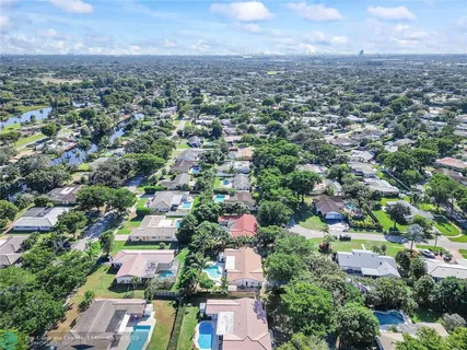 $795,000 | 860 Southwest 69th Terrace, Plantation, FL 33317