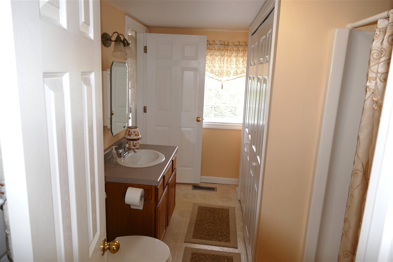 125 Page Road Litchfield, NH 03052 - Photo 15 of 40