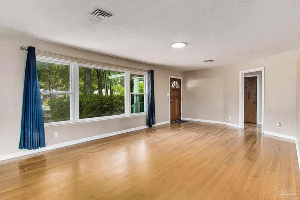 $2,750 | 2033 East Bobe Street, Pensacola, FL 32503