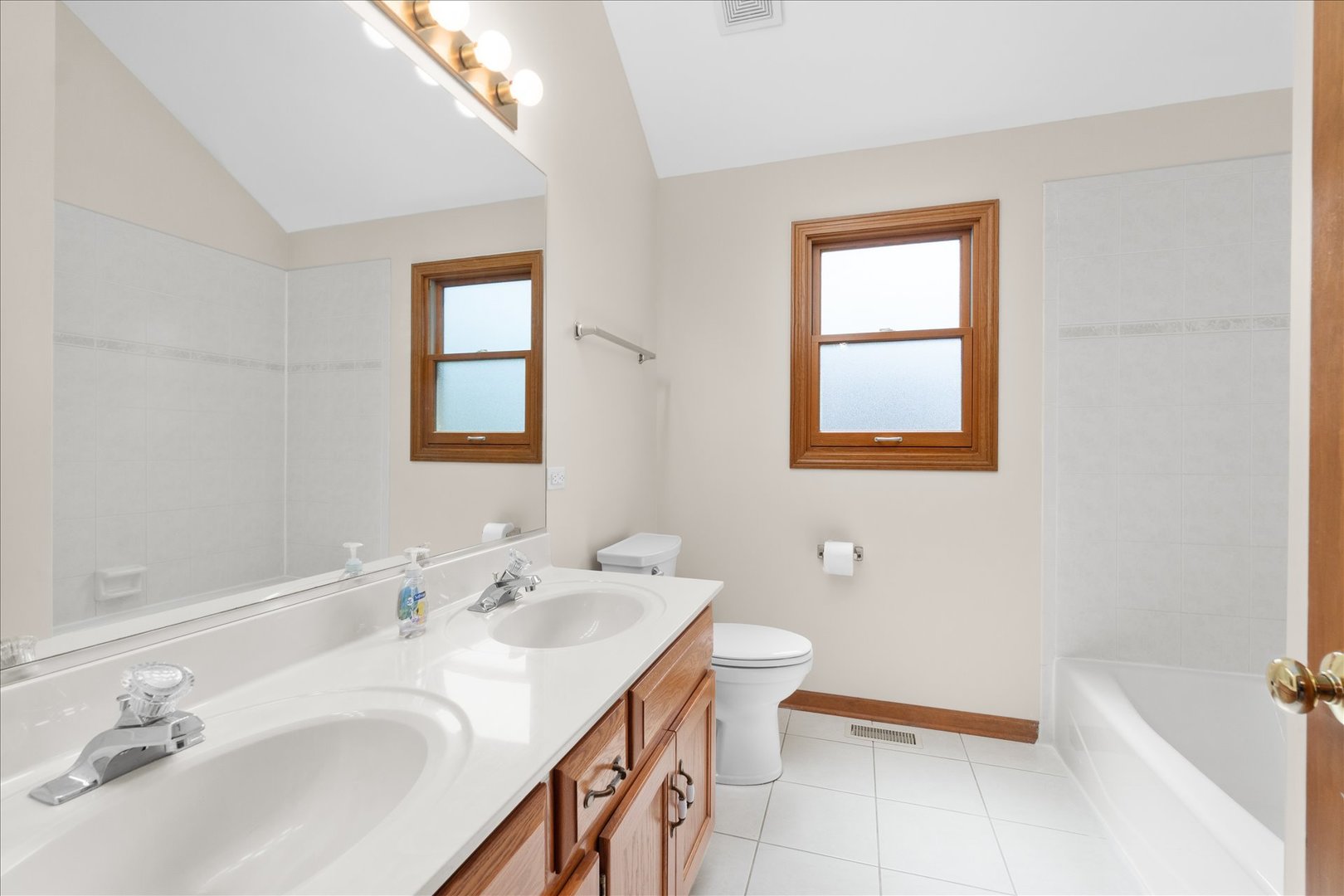 1516 Grommon Road Naperville, IL 60564 - Photo 21 of 48