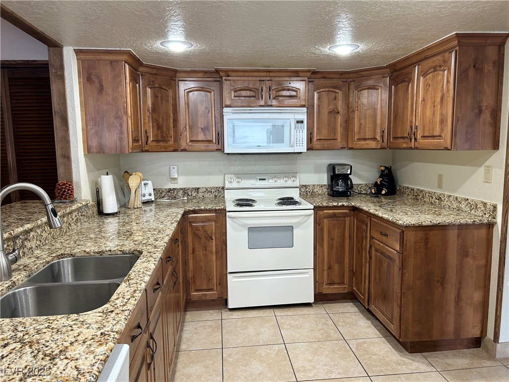 150 Ridgeview Street, Unit 241 Brian Head, UT 84719 - Photo 6 of 22 Kitchen