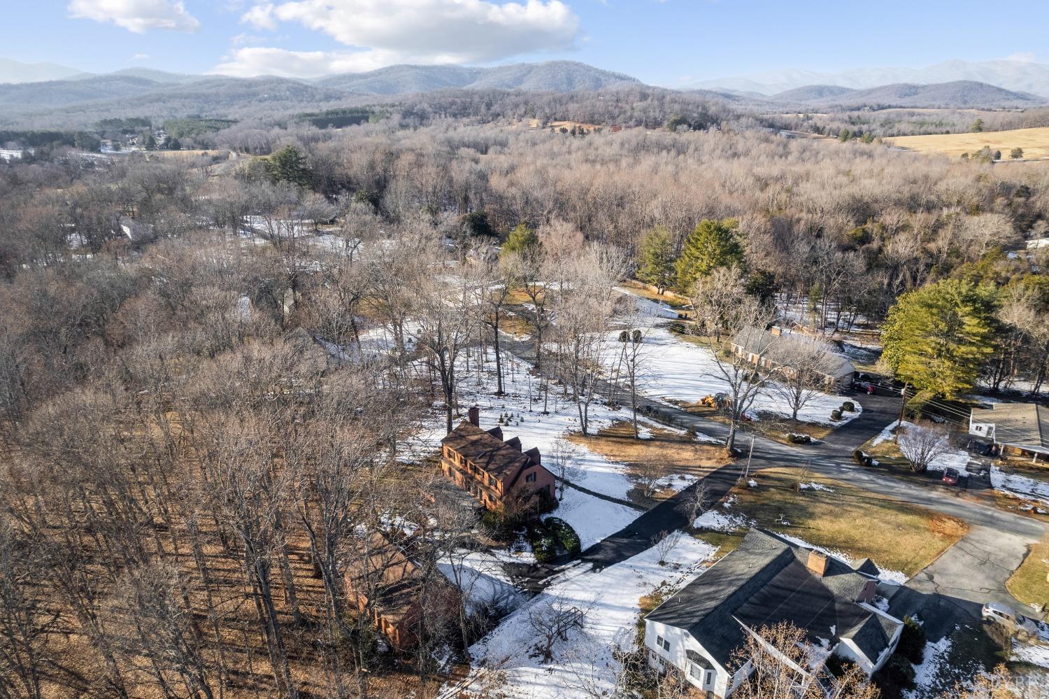 211 Sunset Drive Amherst, VA 24521 - Photo 14 of 76 a view of a city