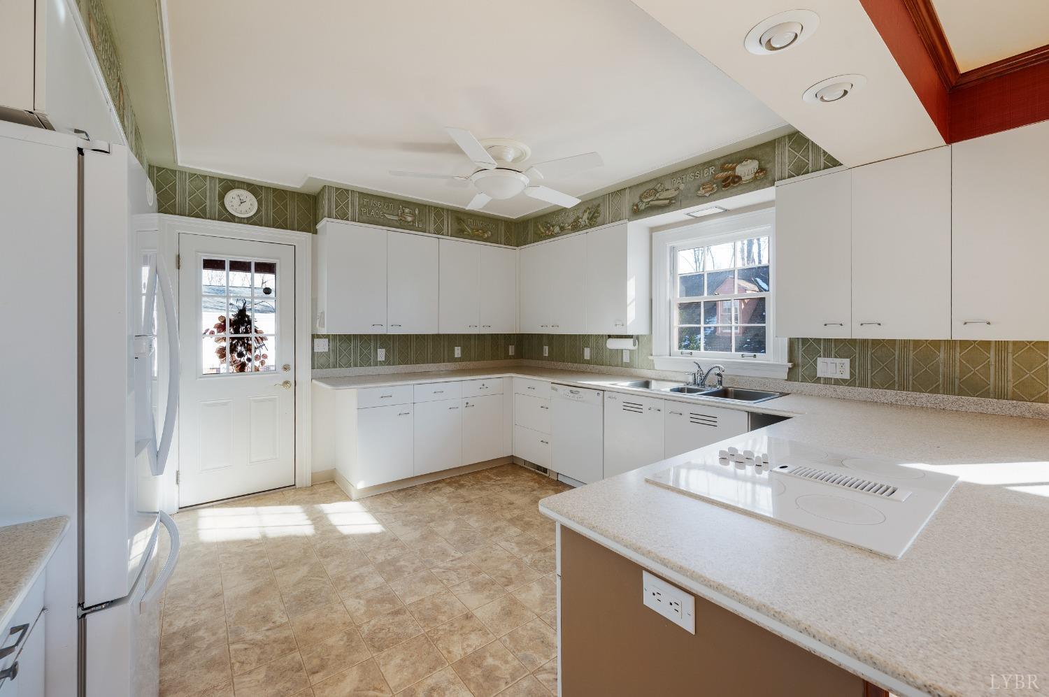 211 Sunset Drive Amherst, VA 24521 - Photo 29 of 76 a kitchen with a sink cabinets and window