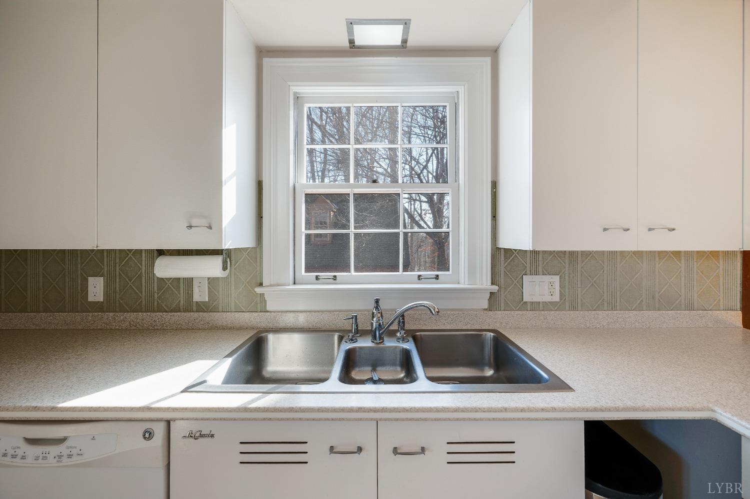211 Sunset Drive Amherst, VA 24521 - Photo 31 of 76 a kitchen with a sink cabinets and window