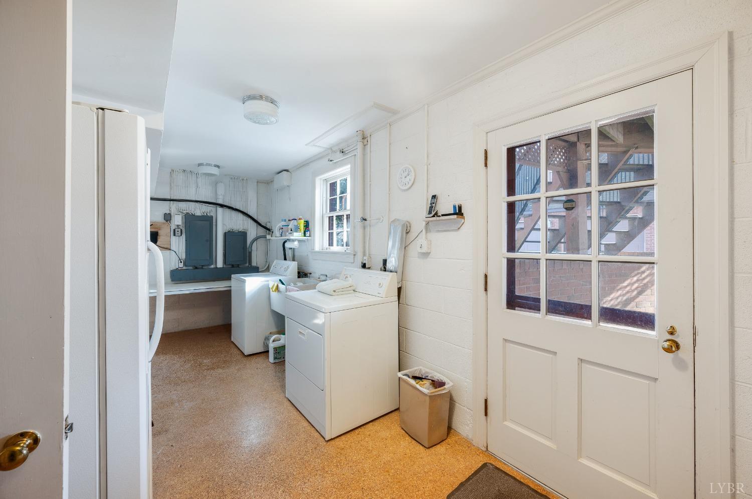 211 Sunset Drive Amherst, VA 24521 - Photo 50 of 76 a view of kitchen and sink